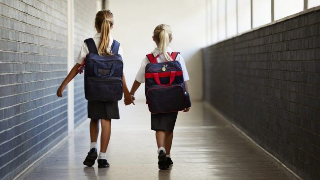 US school skirt requirement unconstitutional, court rules