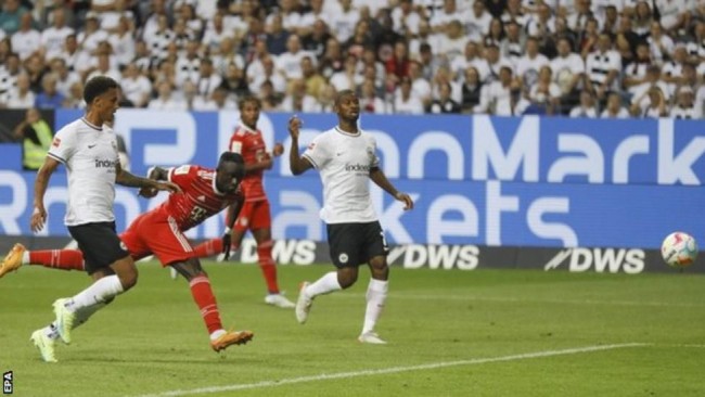 Mane scores on debut as Bayern thump Frankfurt 6-1